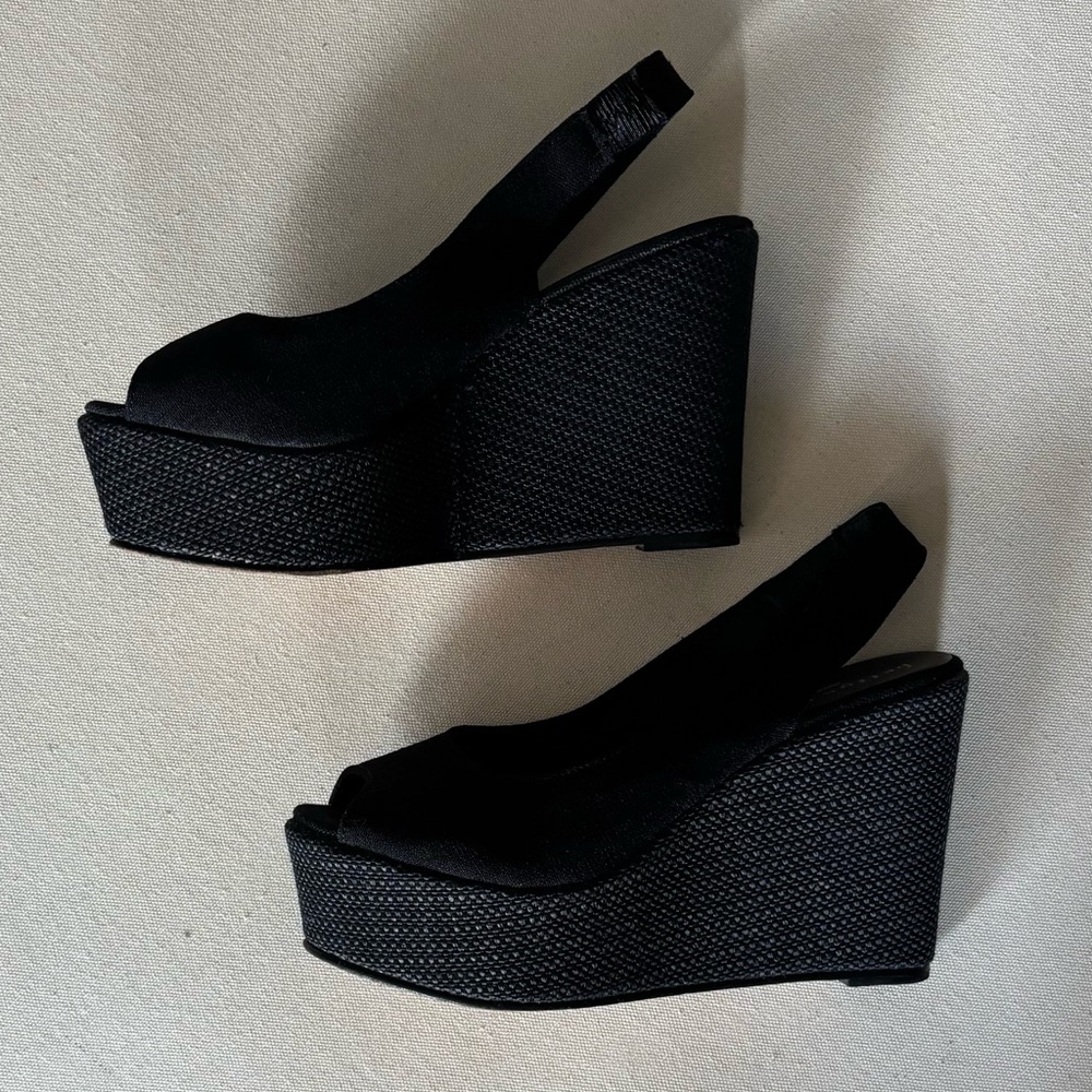 VINTAGE Bettye Muller Black Canvas Slingback Wedge Sandals Size-38.